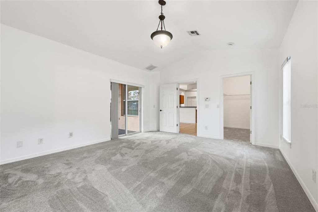 合同活跃: $309,000 (3 贝兹, 2 浴室, 1958 平方英尺)