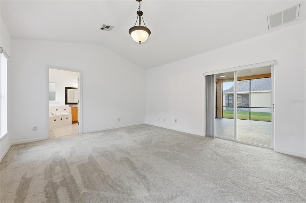 合同活跃: $309,000 (3 贝兹, 2 浴室, 1958 平方英尺)