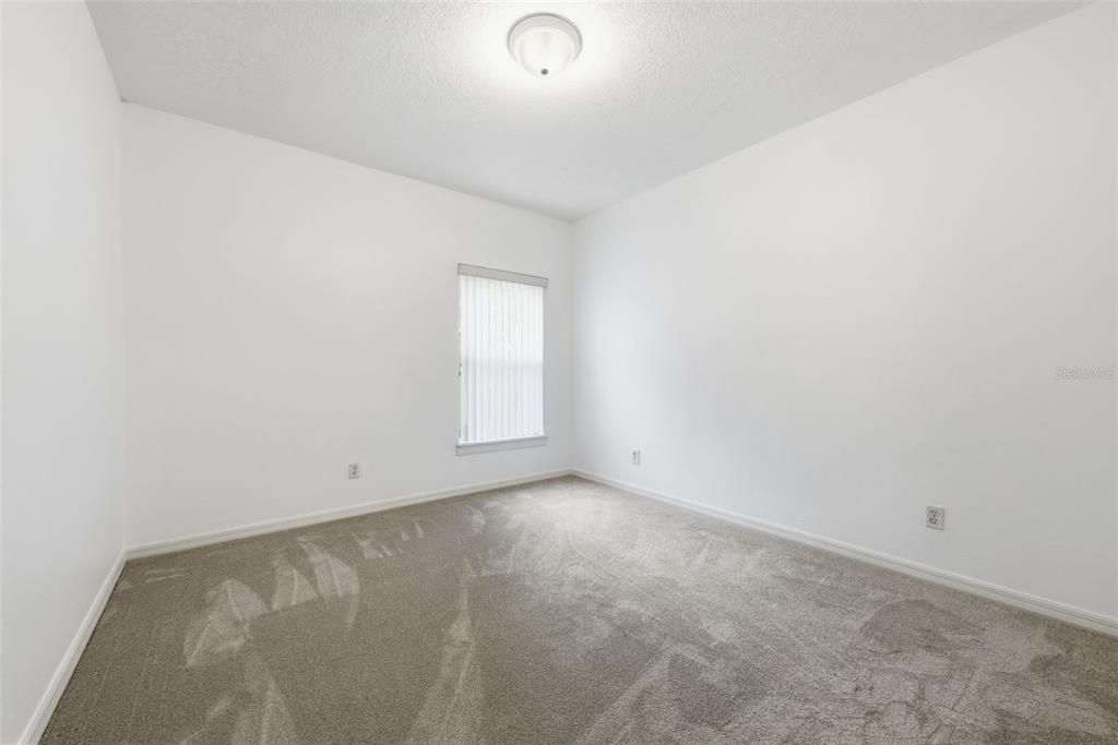 合同活跃: $309,000 (3 贝兹, 2 浴室, 1958 平方英尺)