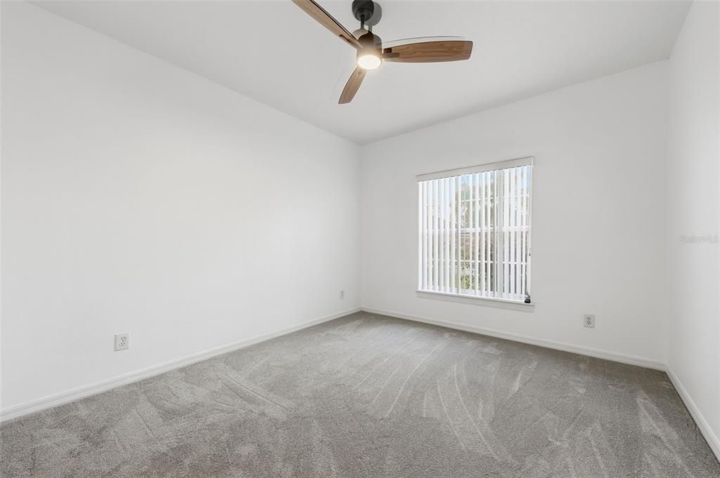 合同活跃: $309,000 (3 贝兹, 2 浴室, 1958 平方英尺)