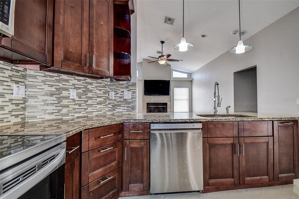 На продажу: $475,000 (4 спален, 3 ванн, 2201 Квадратных фут)