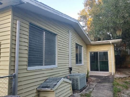 For Sale: $185,500 (2 beds, 1 baths, 1740 Square Feet)