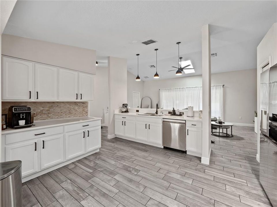 出租: $2,400 (3 贝兹, 2 浴室, 1750 平方英尺)