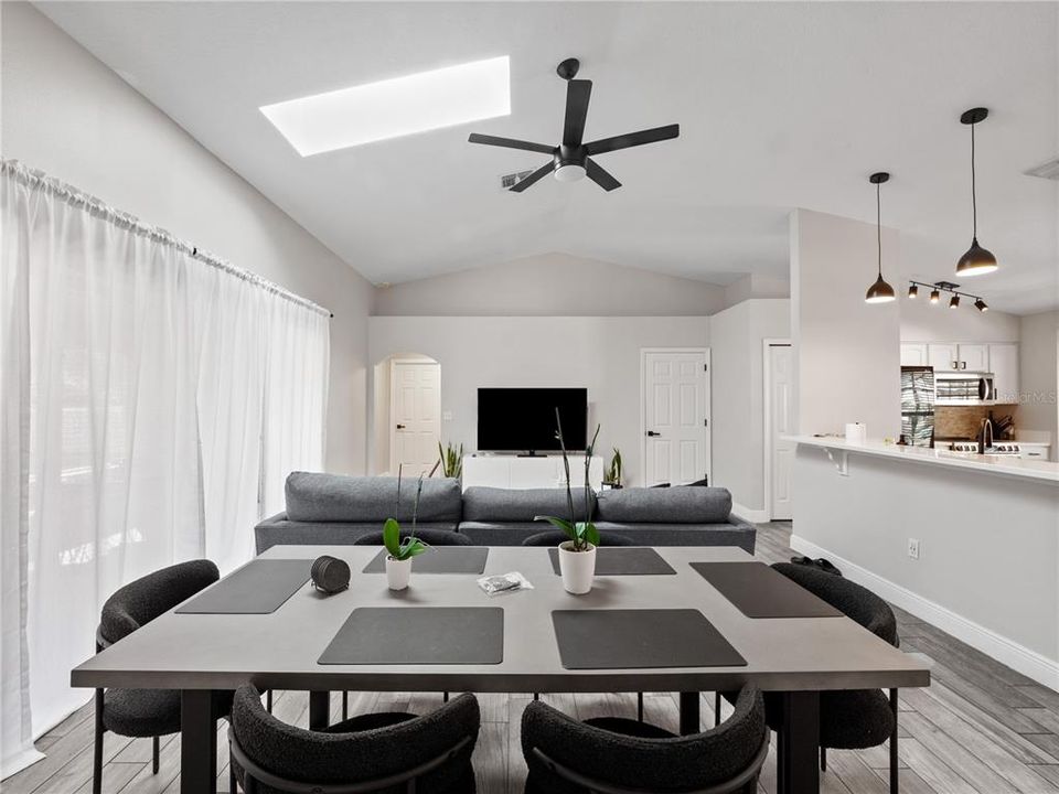 出租: $2,400 (3 贝兹, 2 浴室, 1750 平方英尺)