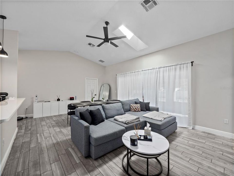 出租: $2,400 (3 贝兹, 2 浴室, 1750 平方英尺)