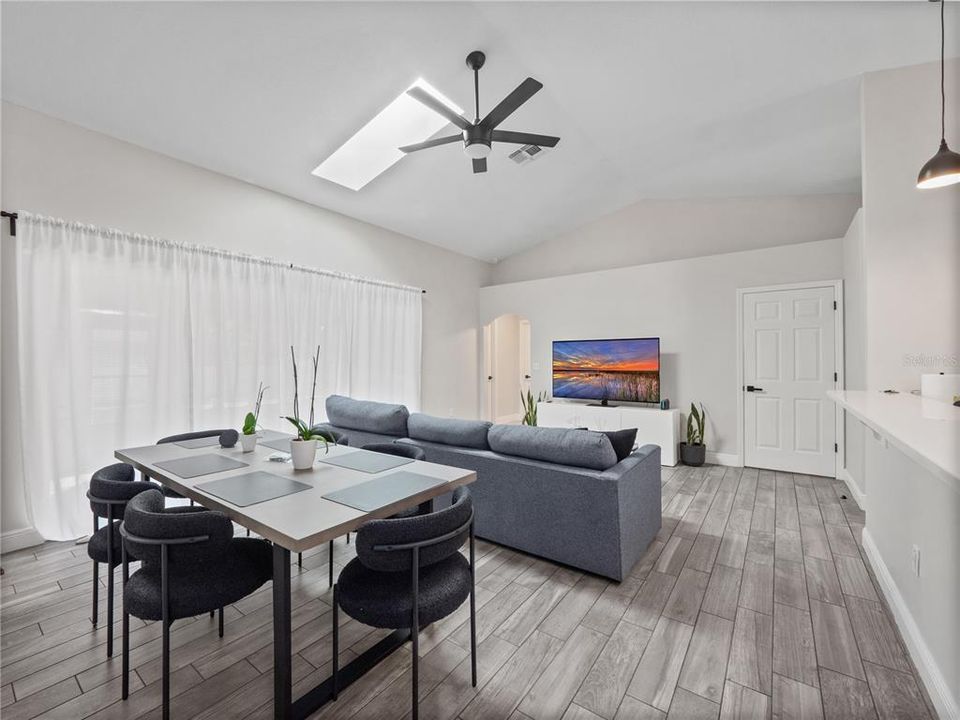 出租: $2,400 (3 贝兹, 2 浴室, 1750 平方英尺)