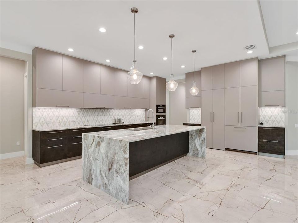 For Sale: $1,450,000 (4 beds, 3 baths, 2850 Square Feet)