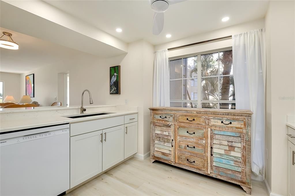 待售: $289,000 (3 贝兹, 2 浴室, 1330 平方英尺)