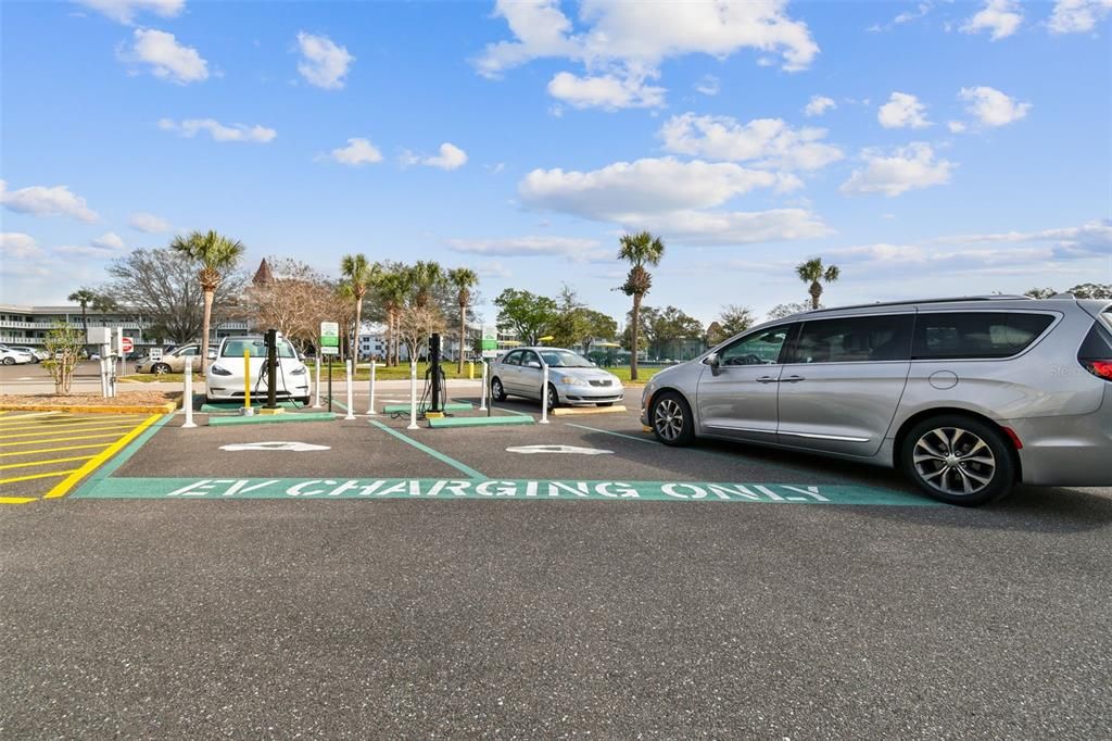 待售: $121,500 (1 贝兹, 1 浴室, 825 平方英尺)