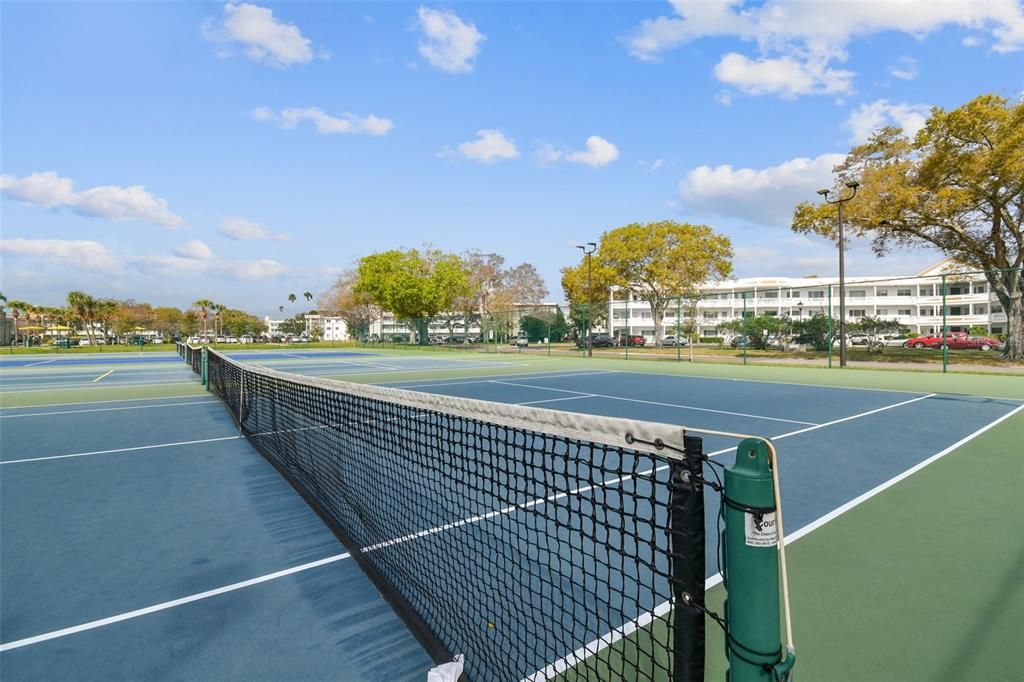 待售: $121,500 (1 贝兹, 1 浴室, 825 平方英尺)