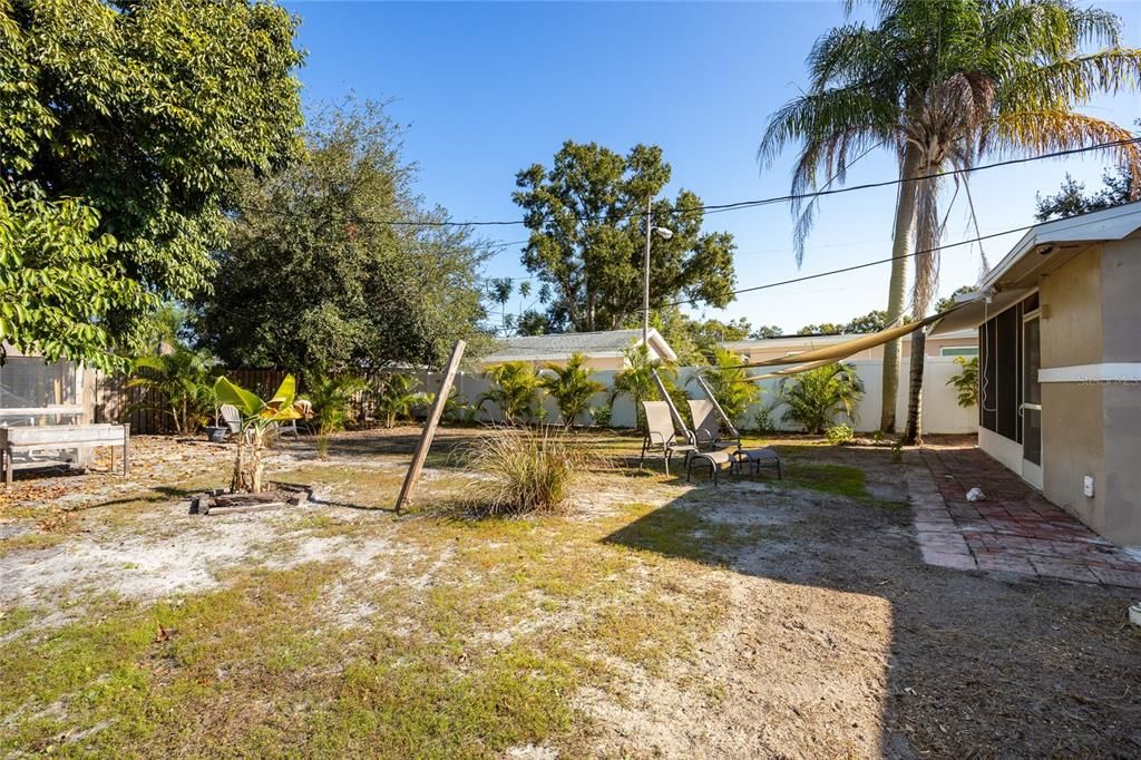 For Sale: $359,900 (2 beds, 1 baths, 822 Square Feet)