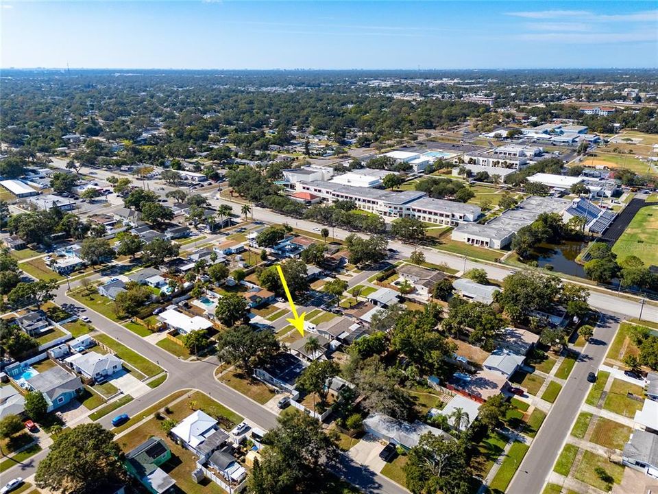 For Sale: $359,900 (2 beds, 1 baths, 822 Square Feet)