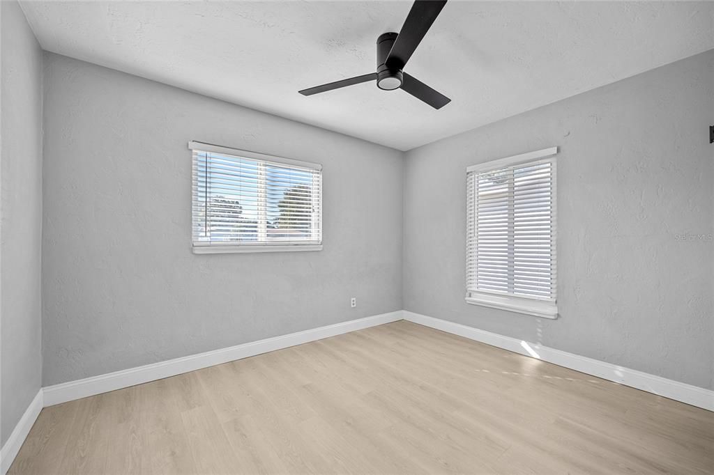 For Sale: $359,900 (2 beds, 1 baths, 822 Square Feet)