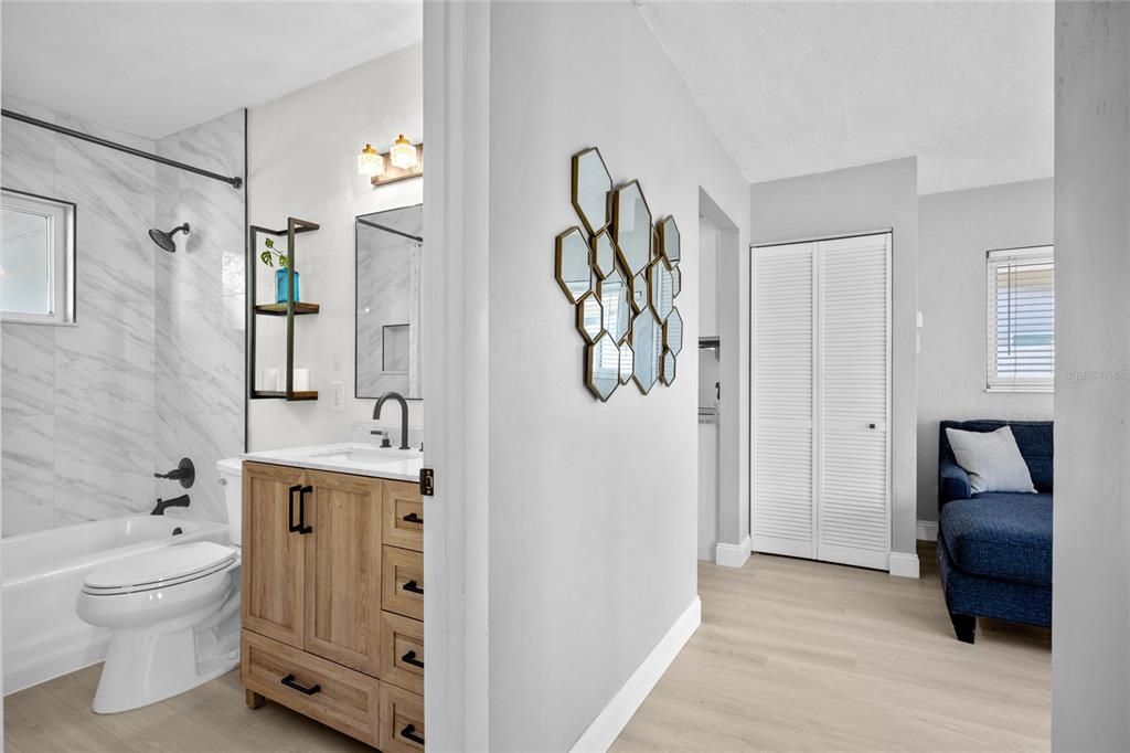 For Sale: $359,900 (2 beds, 1 baths, 822 Square Feet)