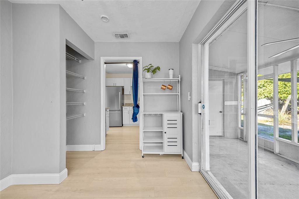 For Sale: $359,900 (2 beds, 1 baths, 822 Square Feet)