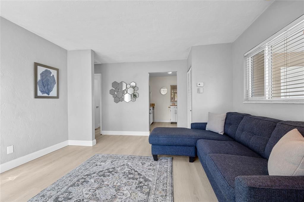 For Sale: $359,900 (2 beds, 1 baths, 822 Square Feet)