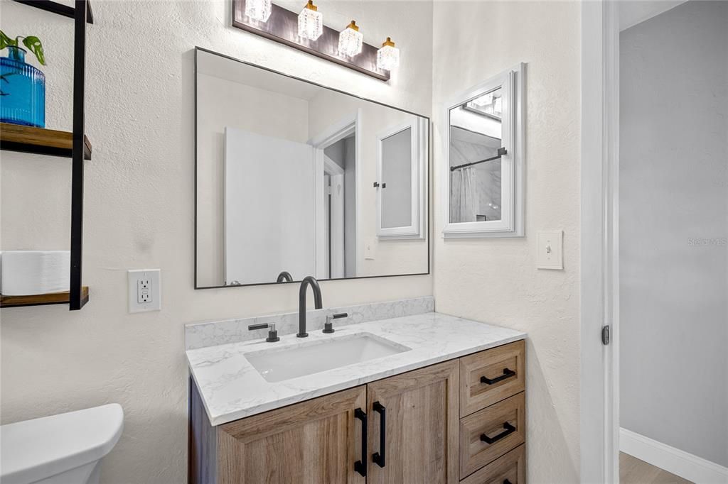 For Sale: $359,900 (2 beds, 1 baths, 822 Square Feet)