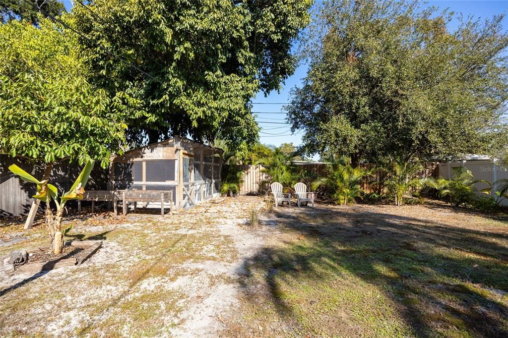 For Sale: $359,900 (2 beds, 1 baths, 822 Square Feet)