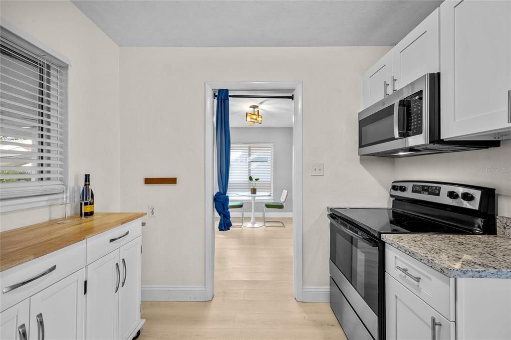 For Sale: $359,900 (2 beds, 1 baths, 822 Square Feet)