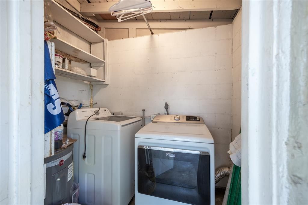 For Sale: $359,900 (2 beds, 1 baths, 822 Square Feet)