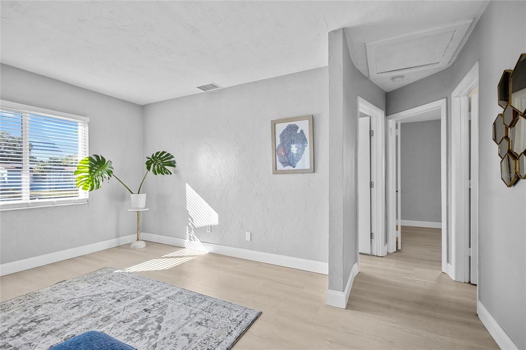 For Sale: $359,900 (2 beds, 1 baths, 822 Square Feet)