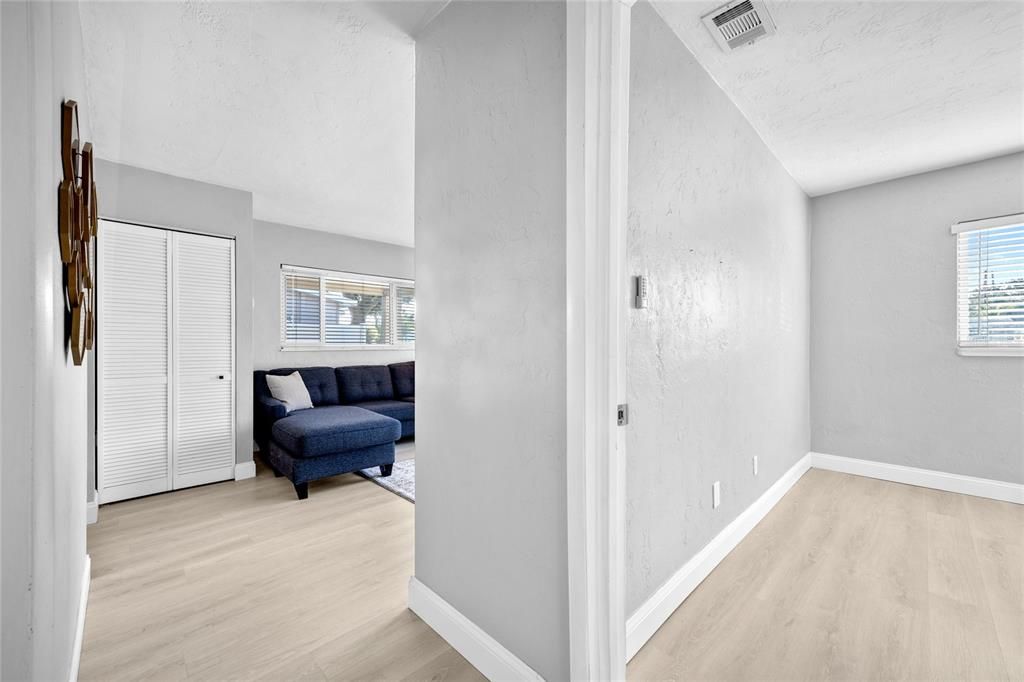 For Sale: $359,900 (2 beds, 1 baths, 822 Square Feet)