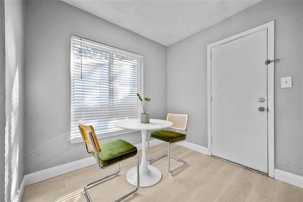 For Sale: $359,900 (2 beds, 1 baths, 822 Square Feet)