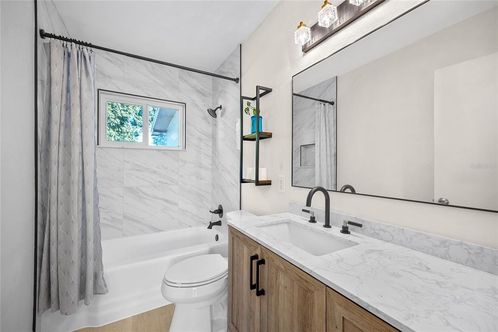 For Sale: $359,900 (2 beds, 1 baths, 822 Square Feet)