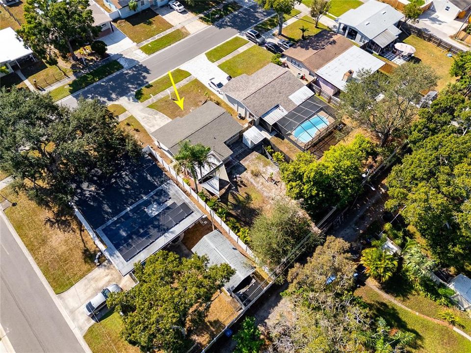 For Sale: $359,900 (2 beds, 1 baths, 822 Square Feet)