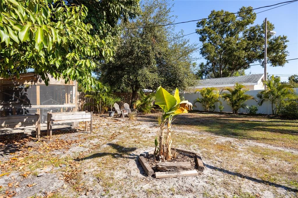 For Sale: $359,900 (2 beds, 1 baths, 822 Square Feet)