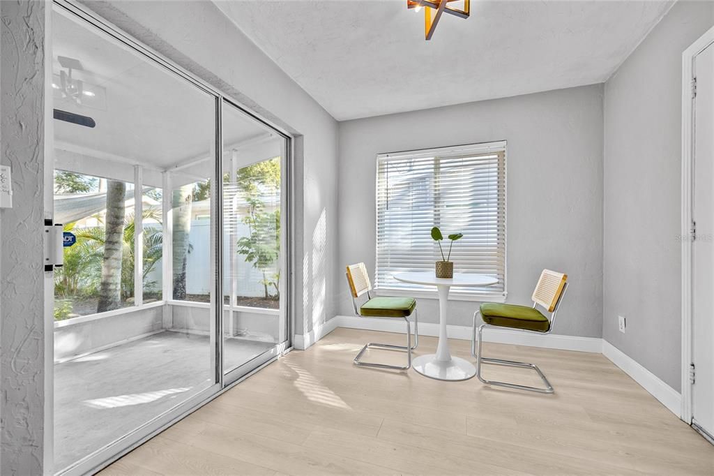 For Sale: $359,900 (2 beds, 1 baths, 822 Square Feet)