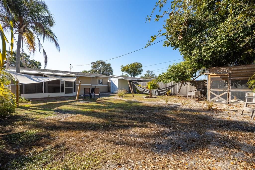 For Sale: $359,900 (2 beds, 1 baths, 822 Square Feet)