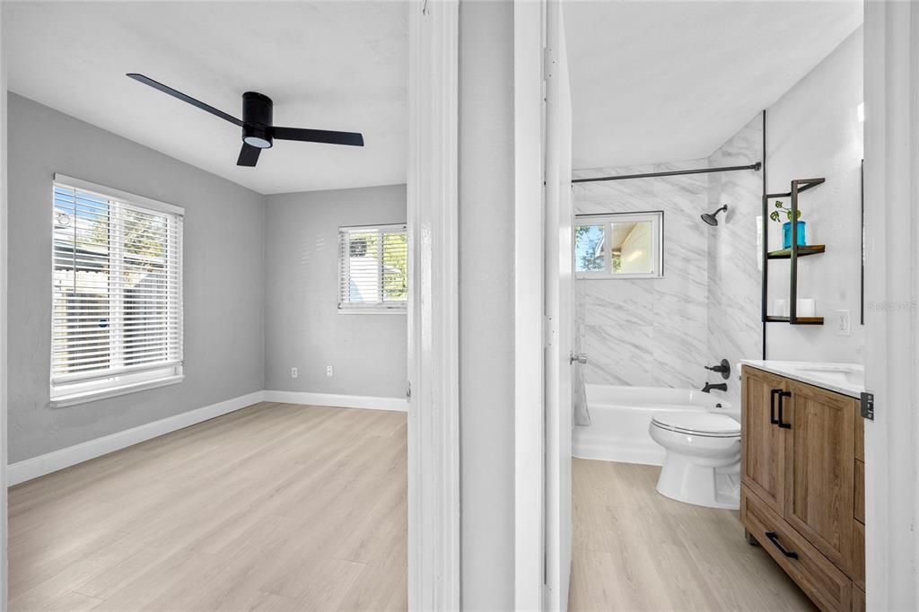 For Sale: $359,900 (2 beds, 1 baths, 822 Square Feet)