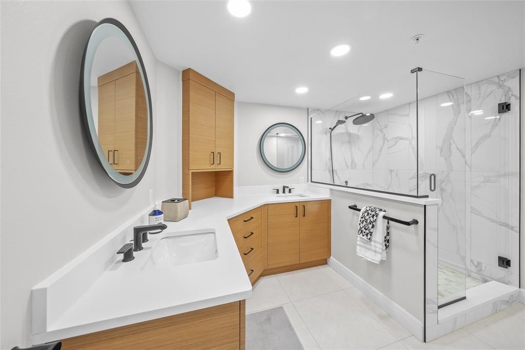 На продажу: $1,500,000 (2 спален, 2 ванн, 1350 Квадратных фут)