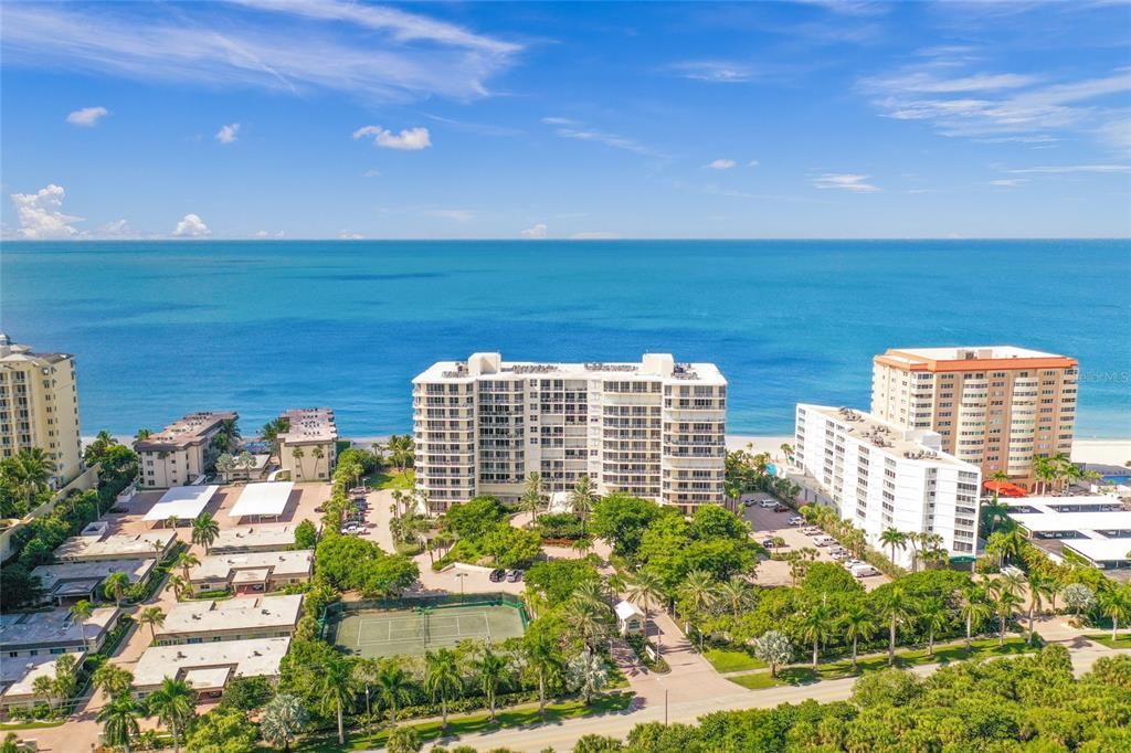 На продажу: $1,500,000 (2 спален, 2 ванн, 1350 Квадратных фут)