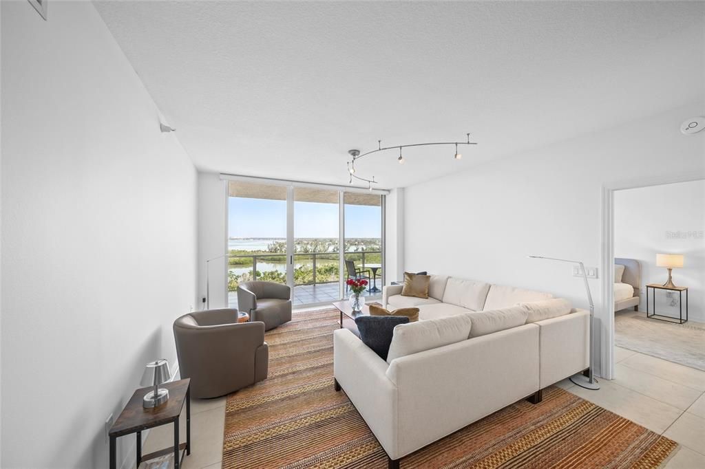 На продажу: $1,500,000 (2 спален, 2 ванн, 1350 Квадратных фут)