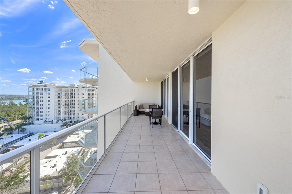 На продажу: $1,500,000 (2 спален, 2 ванн, 1350 Квадратных фут)