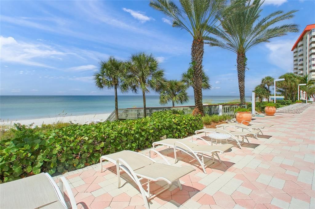 На продажу: $1,500,000 (2 спален, 2 ванн, 1350 Квадратных фут)