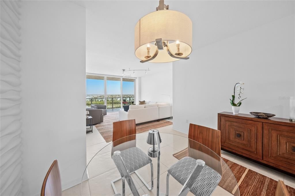 На продажу: $1,500,000 (2 спален, 2 ванн, 1350 Квадратных фут)