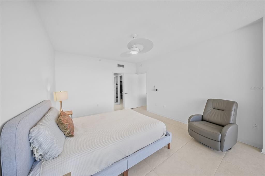 На продажу: $1,500,000 (2 спален, 2 ванн, 1350 Квадратных фут)