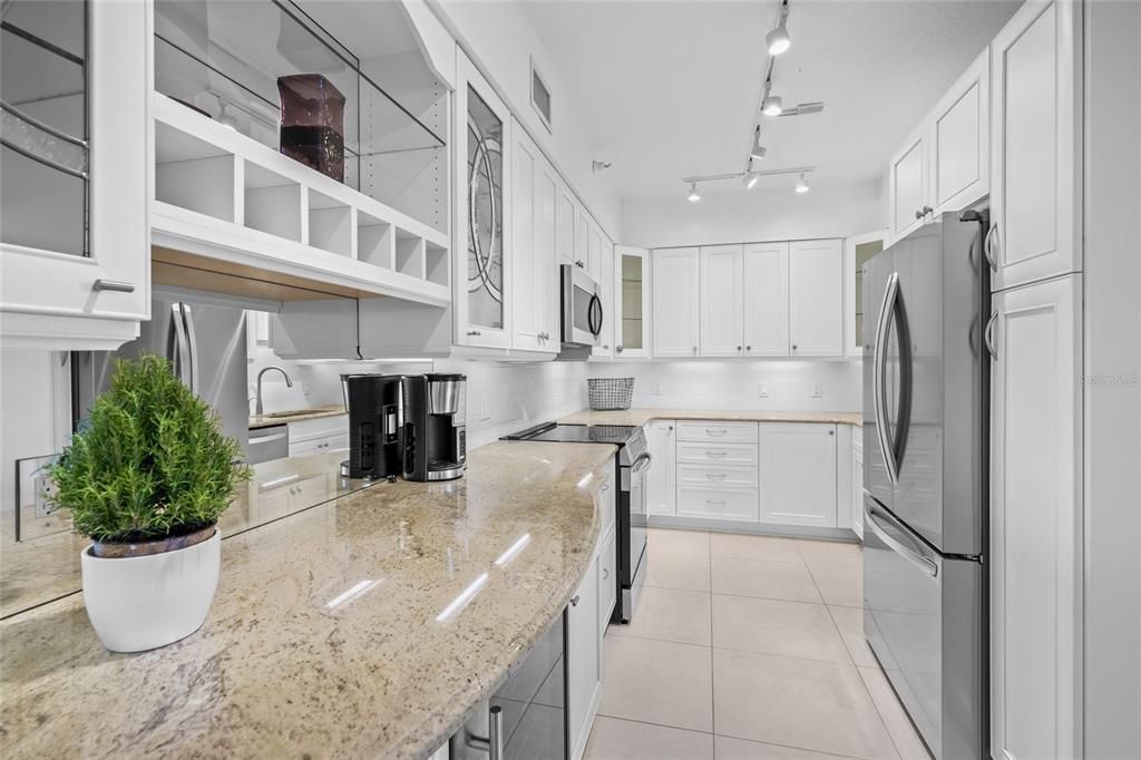 На продажу: $1,500,000 (2 спален, 2 ванн, 1350 Квадратных фут)