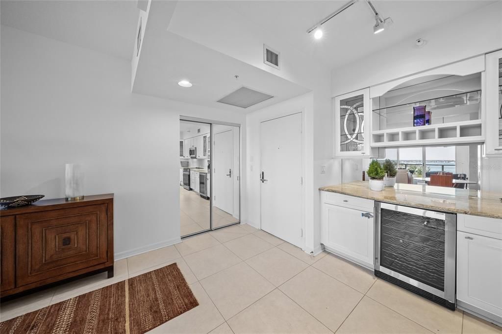 На продажу: $1,500,000 (2 спален, 2 ванн, 1350 Квадратных фут)