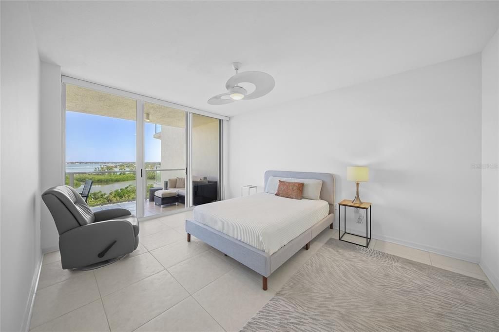 На продажу: $1,500,000 (2 спален, 2 ванн, 1350 Квадратных фут)