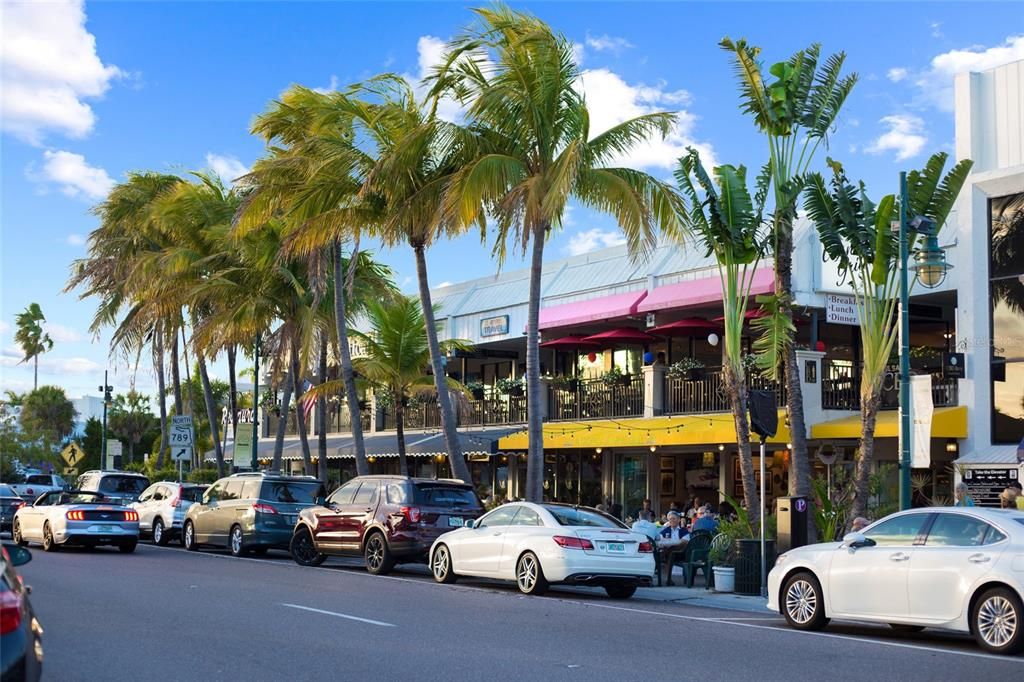 На продажу: $1,500,000 (2 спален, 2 ванн, 1350 Квадратных фут)