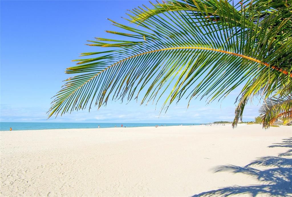 На продажу: $1,500,000 (2 спален, 2 ванн, 1350 Квадратных фут)