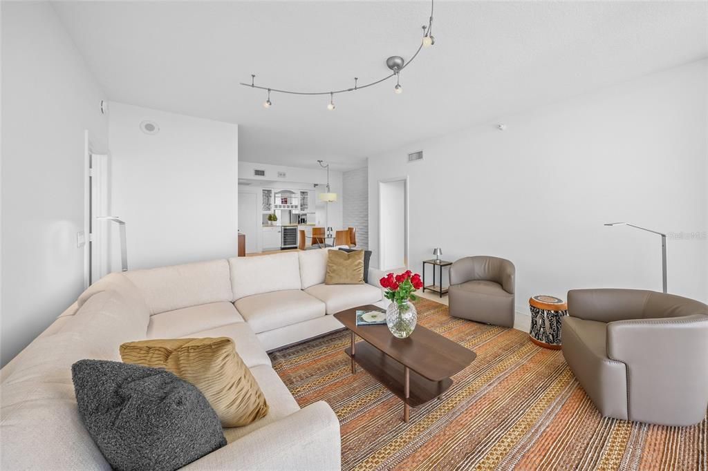 На продажу: $1,500,000 (2 спален, 2 ванн, 1350 Квадратных фут)