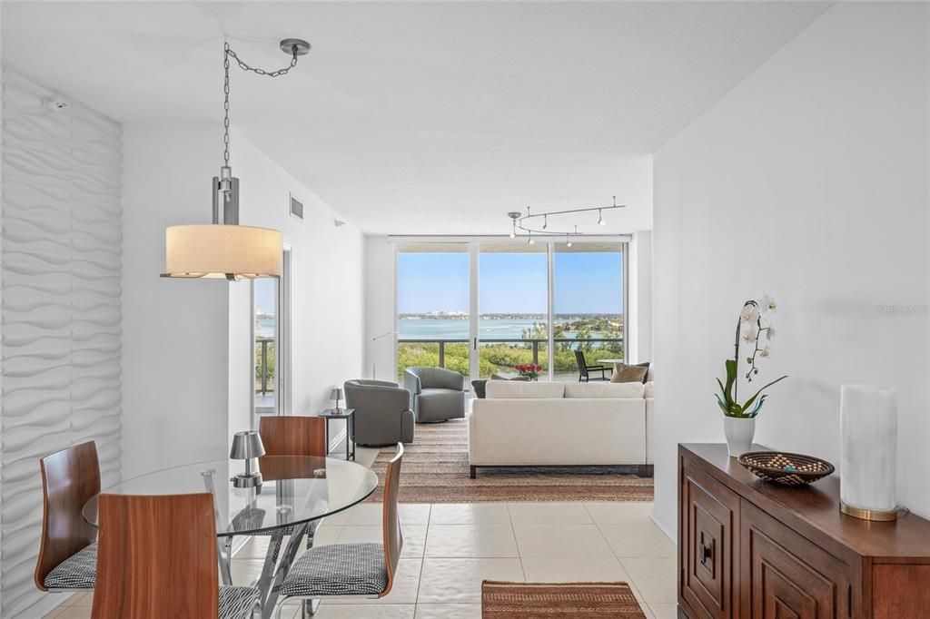 На продажу: $1,500,000 (2 спален, 2 ванн, 1350 Квадратных фут)