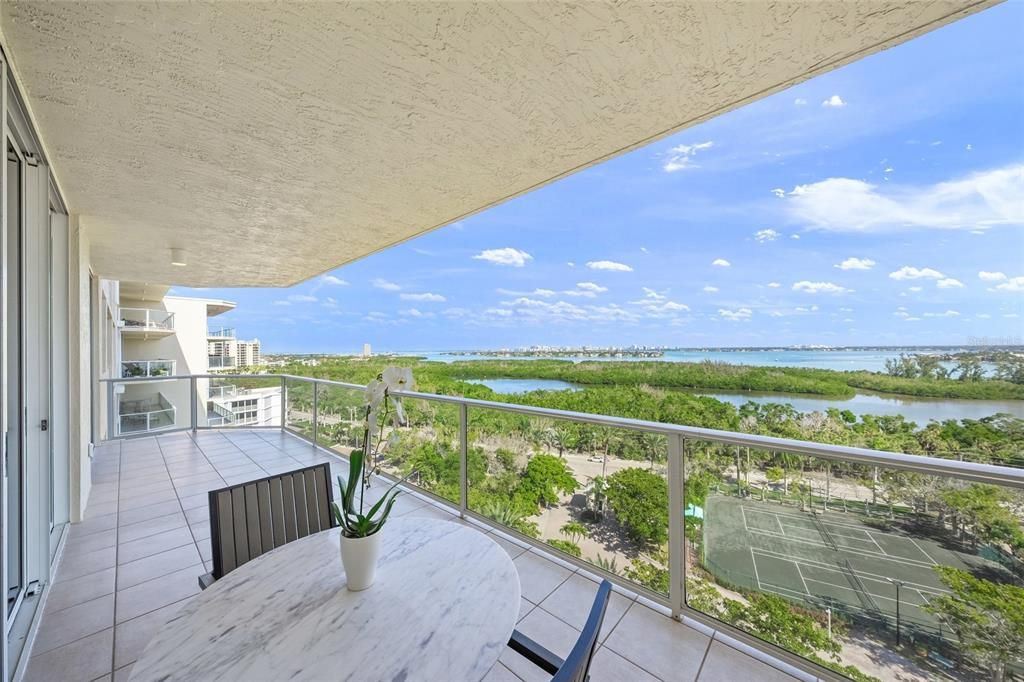 На продажу: $1,500,000 (2 спален, 2 ванн, 1350 Квадратных фут)