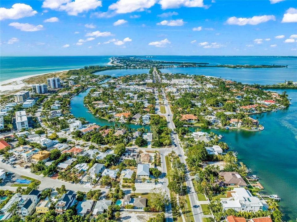 На продажу: $1,500,000 (2 спален, 2 ванн, 1350 Квадратных фут)