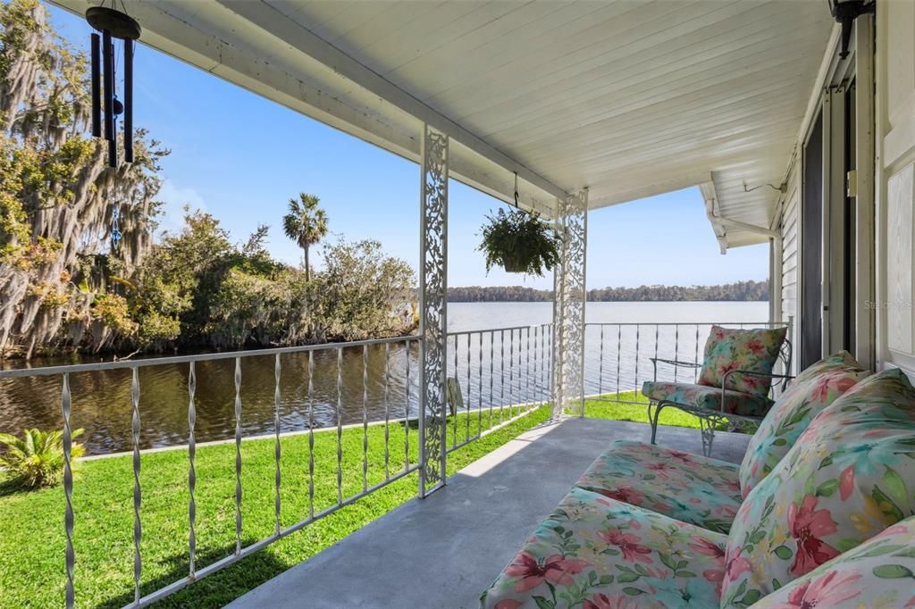 For Sale: $169,900 (2 beds, 2 baths, 1227 Square Feet)